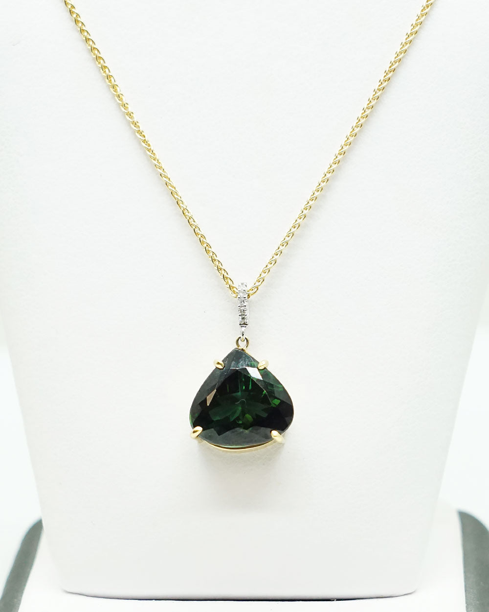 Green Tourmaline Necklace - 7.65 ct