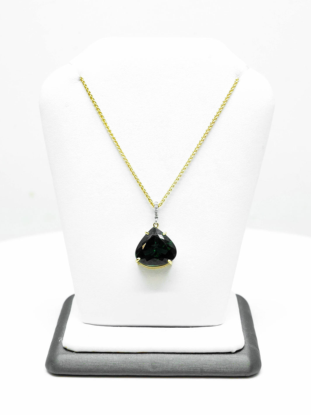 Green Tourmaline Necklace - 7.65 ct