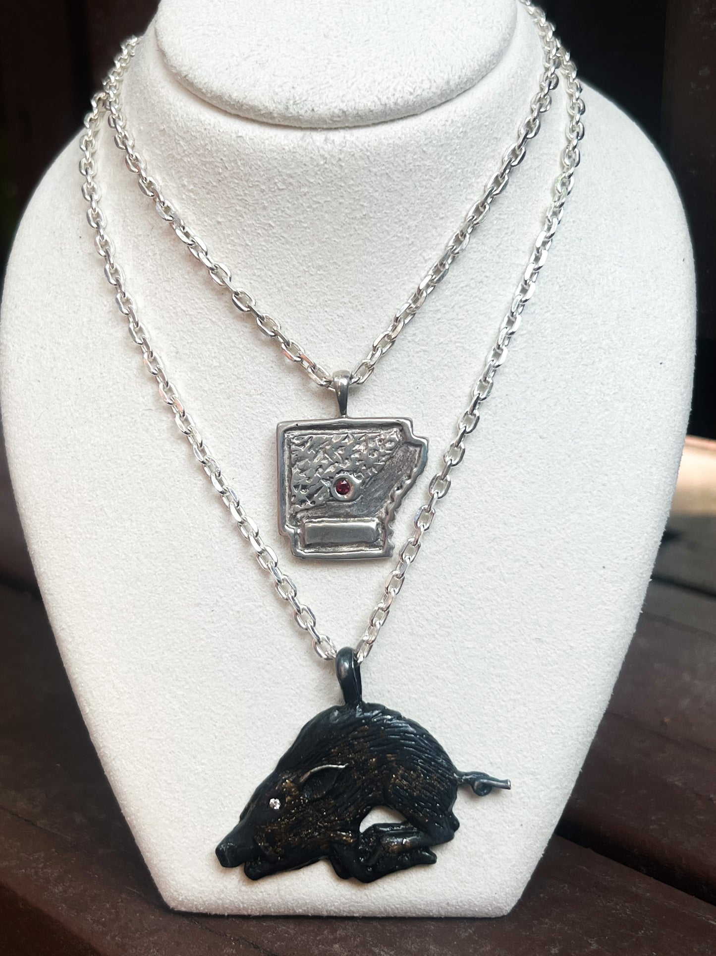 Razorback Pendant - Black