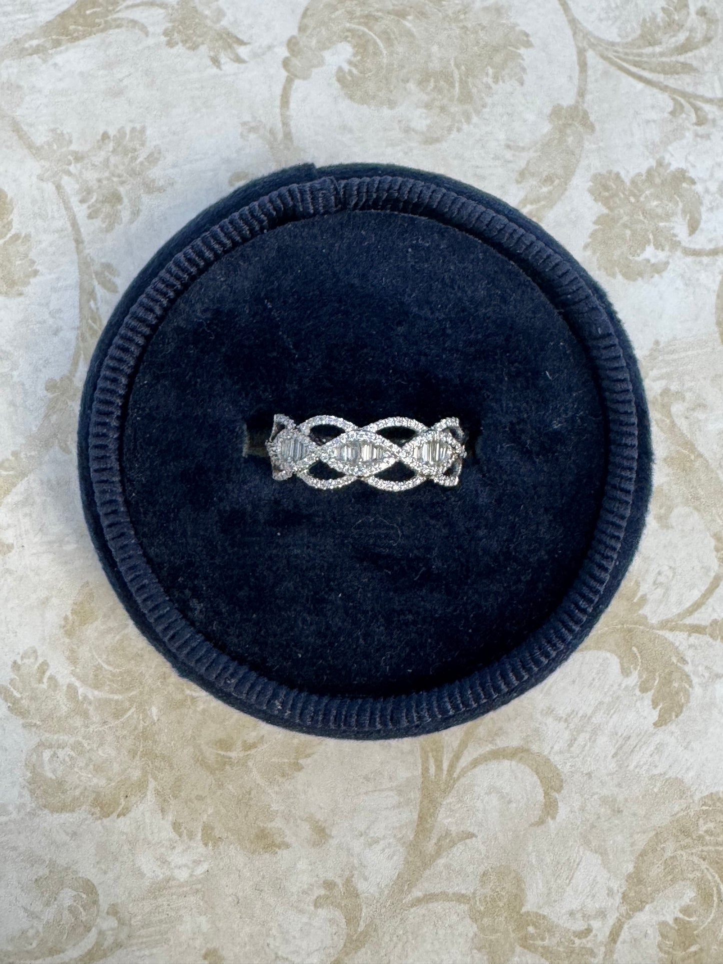 Twisted Diamond Band