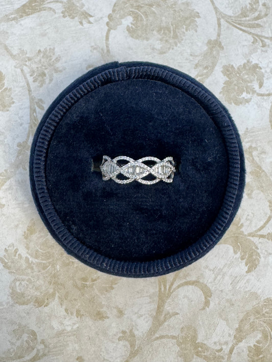 Twisted Diamond Band