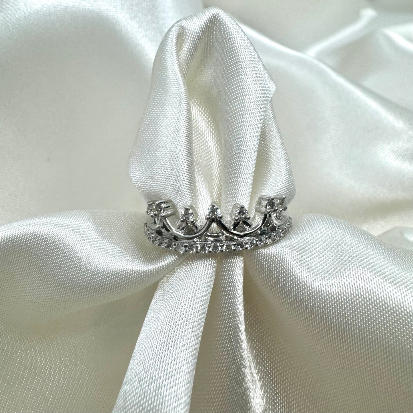 Round Diamond Crown White Gold Stackable Band